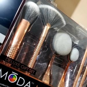 Moda brush set